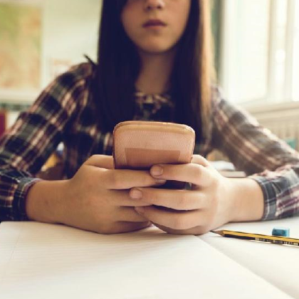 Забраната за телефони в училище само ще влоши нещата Това