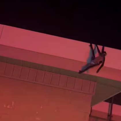 Всички знаем че често пожарникарски отряди реагират когато котенце се