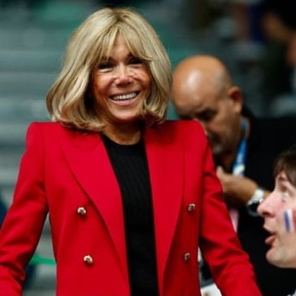 71 годишната френска първа дама Брижит Макрон ще изиграе епизодична роля