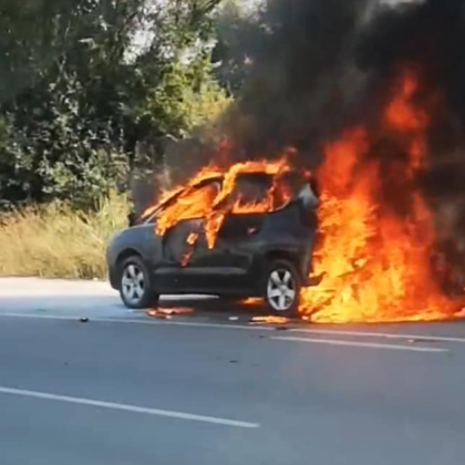Лек автомобил се е запалил на старото Околовръстно на София За
