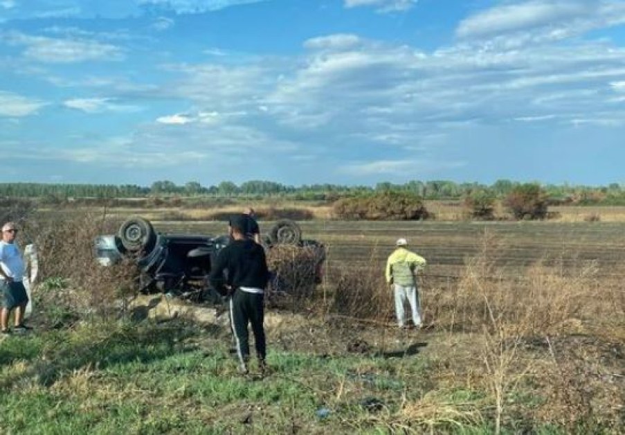 Кола се обърна по таван в нива СНИМКА