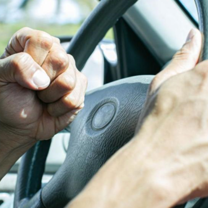 В Италия шофьори в спор за предимство на кръгово кръстовище