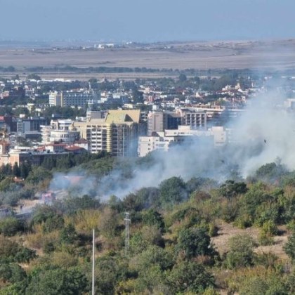 Пожар гори в местността Юрта в Свети Влас община Несебър