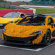 Пилот от Формула 1 подкара реплика на McLaren, направена от 