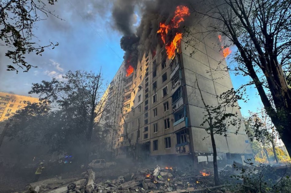 Бомба удари жилищен блок, ранени са поне 28 души