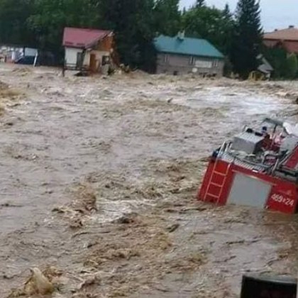 Критична ситуация в Централна Европа Там продължават да се борят