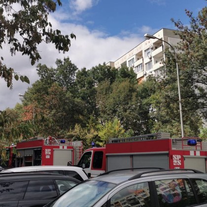 Пожар е избухнал в жилищен блок в София този следобед