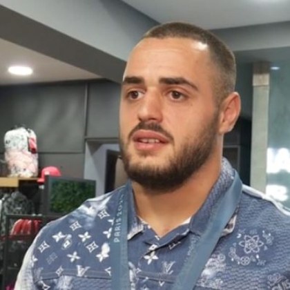 Олимпийският шампион по вдигане на тежести от Париж 2024 Карлос