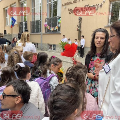 Всичко днес е по различно Във въздуха витае нещо магично многогласно