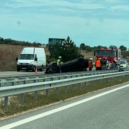 Лек автомобил се е обърнал на магистрала Хемус Инцидентът е