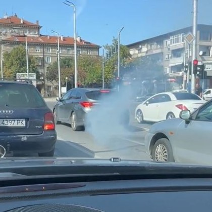 Лек автомобил озадачи пловдивчани на кръстовище в града Превозното средство