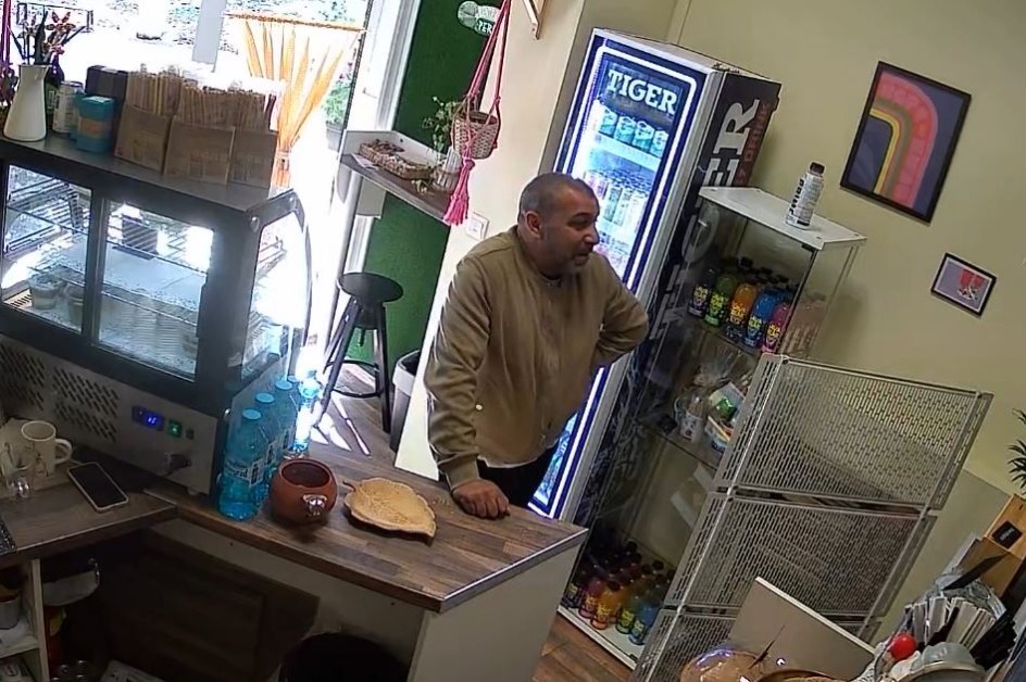Мъж открадна пари от заведение в София. Познавате ли го? СНИМКИ