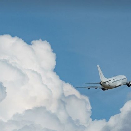 Пътници от полет се възстановяват след проблем с херметизацията по