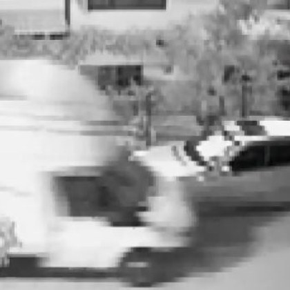 Водач с краден бус помете коли в София, последва гонка ВИДЕО