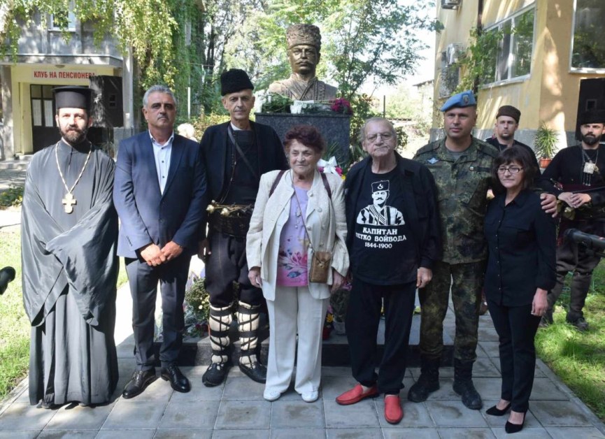 Паметник на капитан Петко Войвода бе открит във Войводиново
