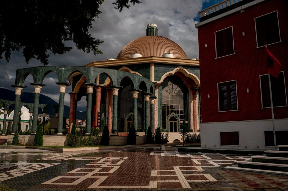 Албания създадава микро държава, подобна на Ватикана, но за мюсюлмани