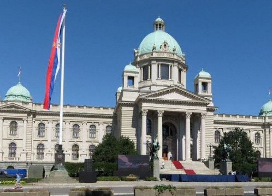 Откриха 300-килограмова бомба до сръбския парламент