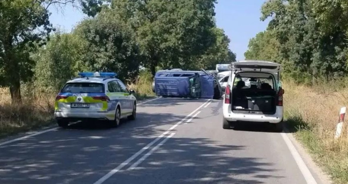 Три коли се сблъскаха на ключов път, има километрична тапа СНИМКИ