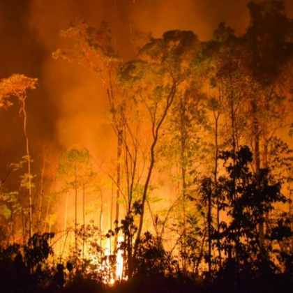 Кошмарна нощ за Коринт където избухна огромен пожар по обяд