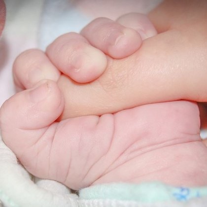 Полицията в Айтос успя да открие майката изоставила новороденото си