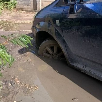 Шофьорка попадна в неприятна ситуация в Добрич Жената е заседнала