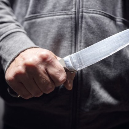 Двама българи са ранени с нож в спешното отделение на