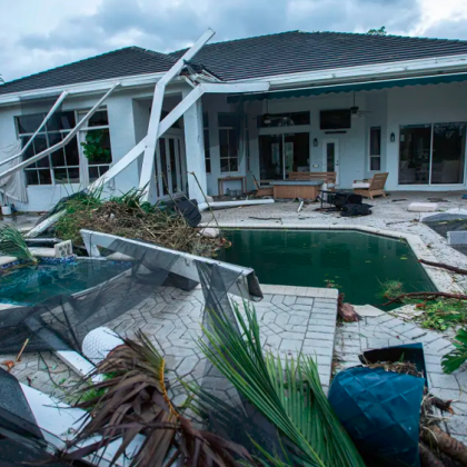 Ураганът Милтън достигна крайбрежието на американския щат Флорида като буря