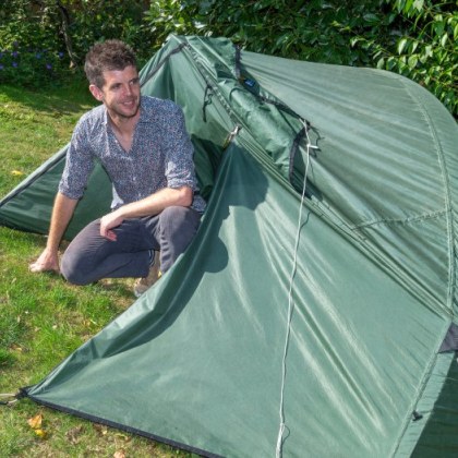 Бащата на две деца 38 годишният Стюарт Хамилтън е разпънал палатка