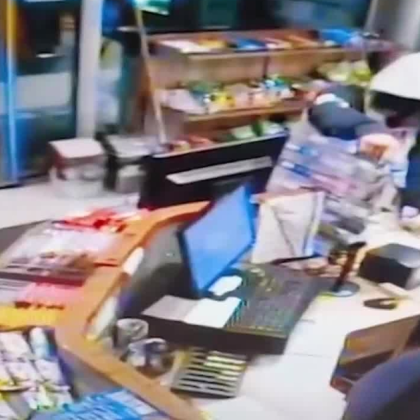 Задържаха млад мъж за дързък грабеж на бензиностанция в Добрич