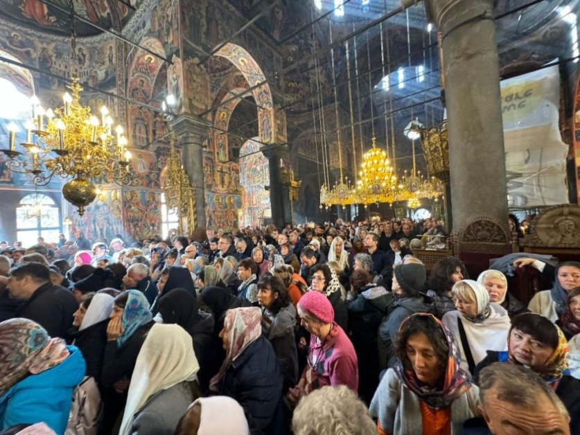 Вярващи от цялата страна се събраха в Рилския манастир за празника на Св. Йоан Рилски