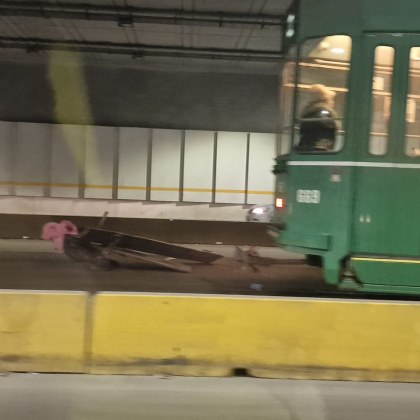 Трамвай е ударил каруца в тунела на столичния квартал Люлин