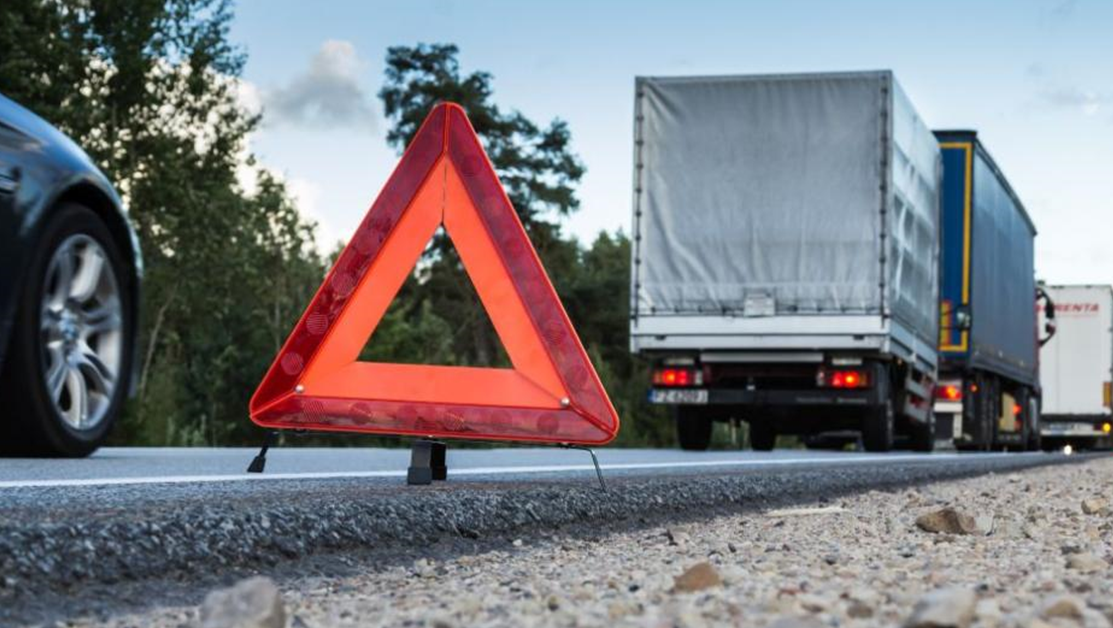 Два товарни автомобила катастрофираха на Подбалканския път