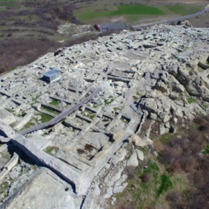 Гроб на покойник с изпълнени върху тялото ритуали против вампирясване