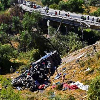 Най малко 24 души загинаха а петима бяха ранени при катастрофа