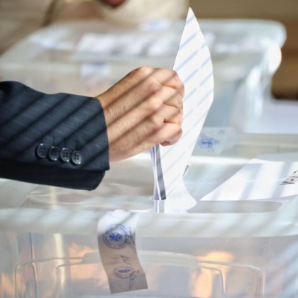 Изборният ден приключи Секционните избирателни комисии предават книжата си Данните показват