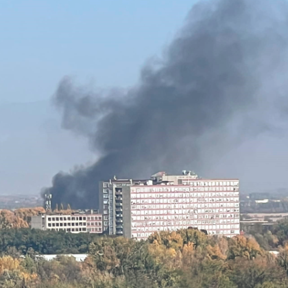 Пожар гори зад Окръжна болница в Пловдив За това сигнализират