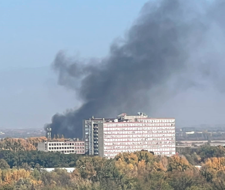 Пожар в Пловдив: Черни облаци дим се стелят над града  СНИМКИ