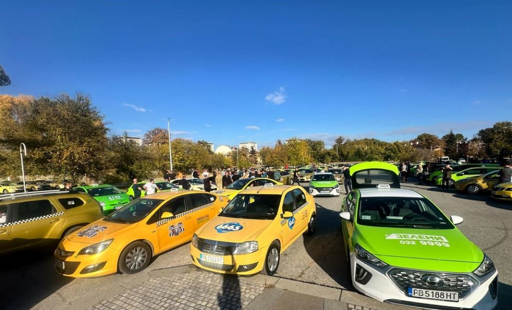 Започна протестът на таксиметровите водачи, колоната минава през Пловдив СНИМКИ+ВИДЕО