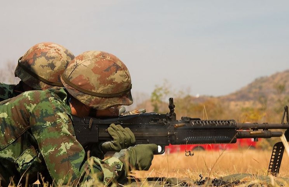 Банда превзе военен обект, войници са заложници