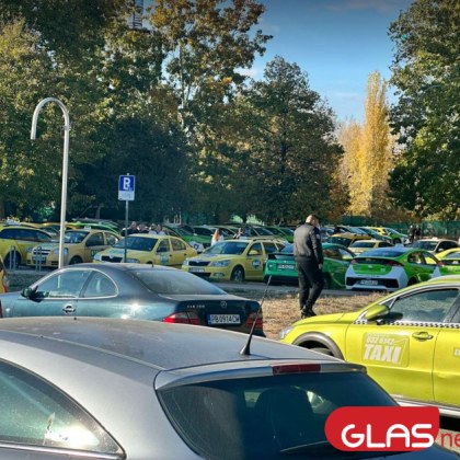 Таксиметровите шофьори заплашиха с блокади, дават 15 дни на властите