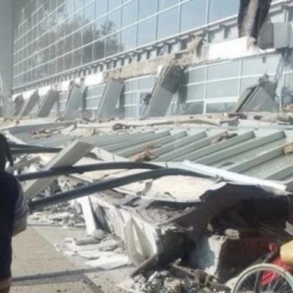 Състоянието и на тримата ранени след срутването на навес на