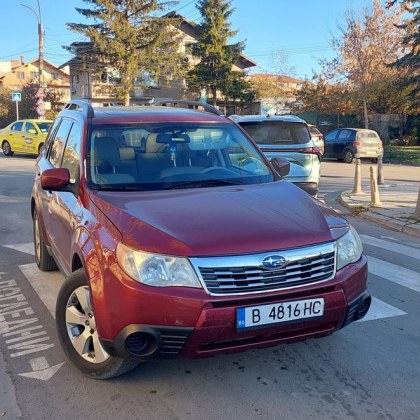 След тротоарите и градинките водачи усвоиха и други площи за