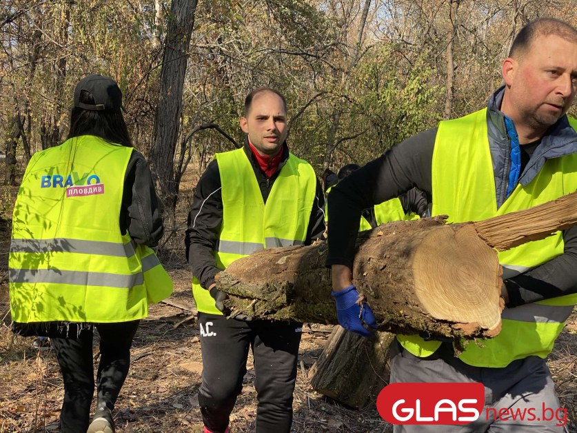 Пловдивчани се обединиха в почистването на най-големия парк в града СНИМКИ