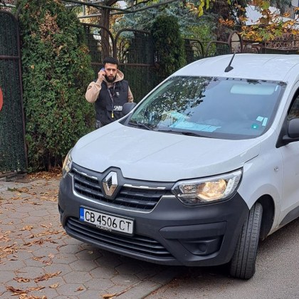 Куриер се обиди от забележка за паркомясто и си тръгна с пратката на жена