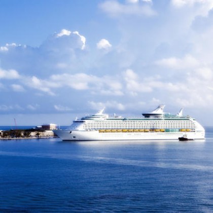 Круизният кораб на Royal Caribbean Explorer of the Seas се