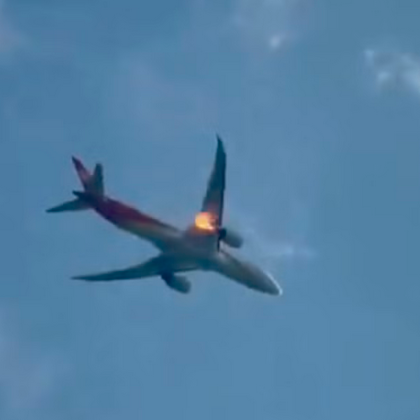 Самолет на Hainan Airlines е принуден да кацне аварийно в