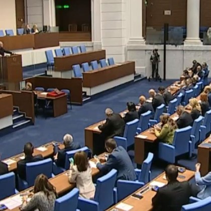 Първото заседание на новия парламент в сряда беше възобновено за