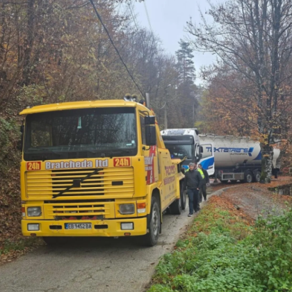 Цистерна аварира на входа на село Драгневци област Габрово Пътят