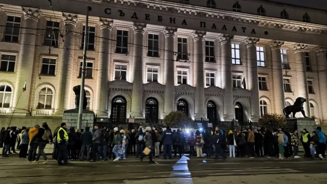 Недоволство пред Съдебната палата в София