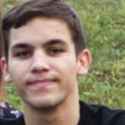 Непознато момче от Варна докара с колата си късно снощи